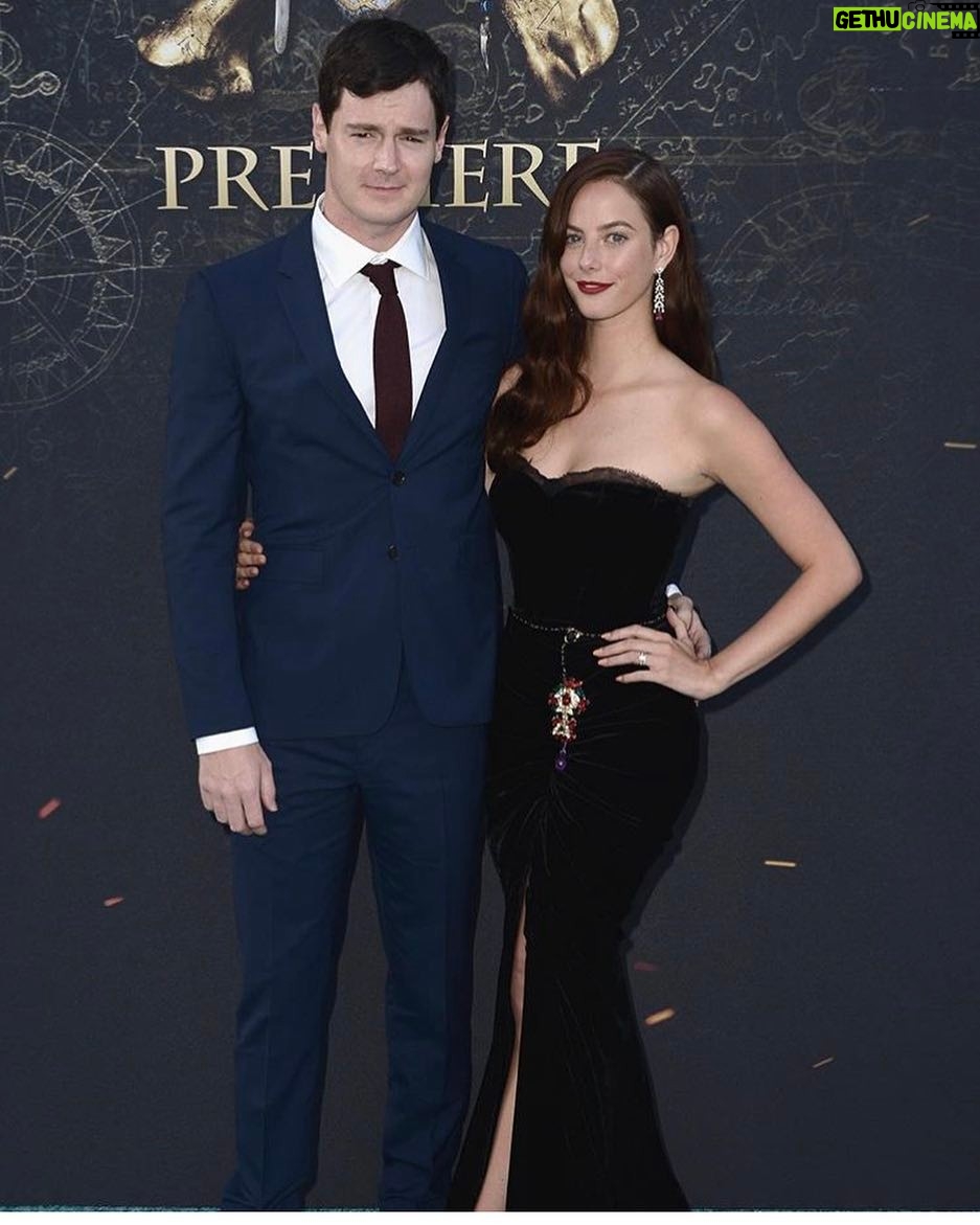 Kaya Scodelario Instagram - Date night at the #piratesofthecaribbean5 premiere in Los Angeles ❤️ Wearing @dolcegabbana make up by @kateleemakeup hair by @jennychohair Thanks guys!!