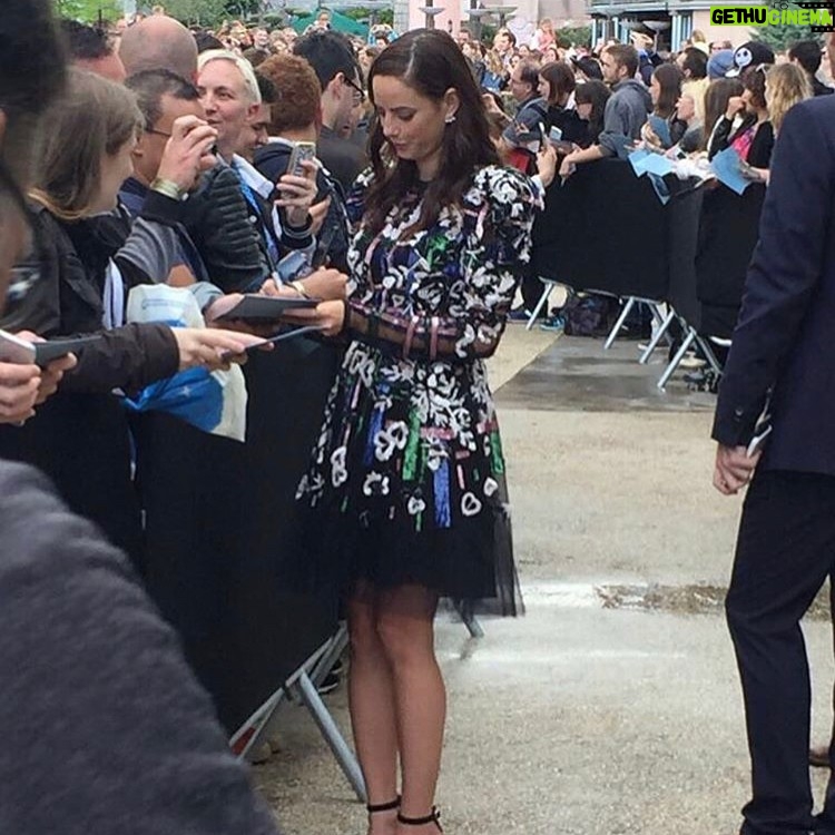 Kaya Scodelario Instagram - Had the best time in Paris. Thank you everyone who came out to support #piratesofthecaribbean5 such an incredible experience. ❤️ Paris, France