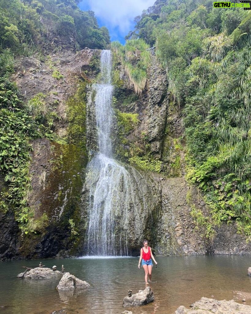 Kaya Scodelario Instagram - Exploring New Zealand’s beautiful west coast. - inserts inspirational Chasing Waterfalls quote- Nah don’t worry I won’t. Piha, Auckland - NZ