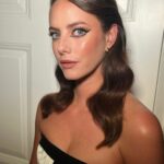 Kaya Scodelario Instagram - Such an honour to watch you shine @harris_reed 💋 LFW I’ve missed you!! Thank you to an amazing glam squad for your talent, kindness and encouragement - Go Big (Hat) Or Go Home @harris_reed @jennedykennedy @jhair_stylist @ghdhair @zoetaylormakeup @lancomeofficial @publiceyecomms 🫶🏻