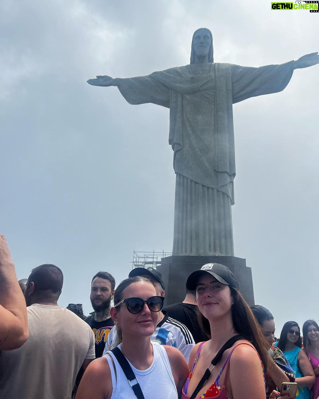Kaya Scodelario Instagram - Brasil meu coração. my heart. My soul. My love. Thankful for the memories I’ve shared with my family, for the amazing food and people that we met over the last four weeks. Eu sou brasileira. 🤍