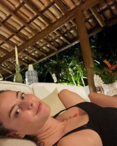 Kaya Scodelario Instagram - Brasil meu coração. my heart. My soul. My love. Thankful for the memories I’ve shared with my family, for the amazing food and people that we met over the last four weeks. Eu sou brasileira. 🤍
