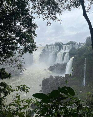 Kaya Scodelario Instagram - The cheesy tourist selfies don’t do it justice… 

Beyond grateful to get to see such incredible natural beauty in person & share these memories with my family. 

Iguazu Falls you have my heart 🤍
