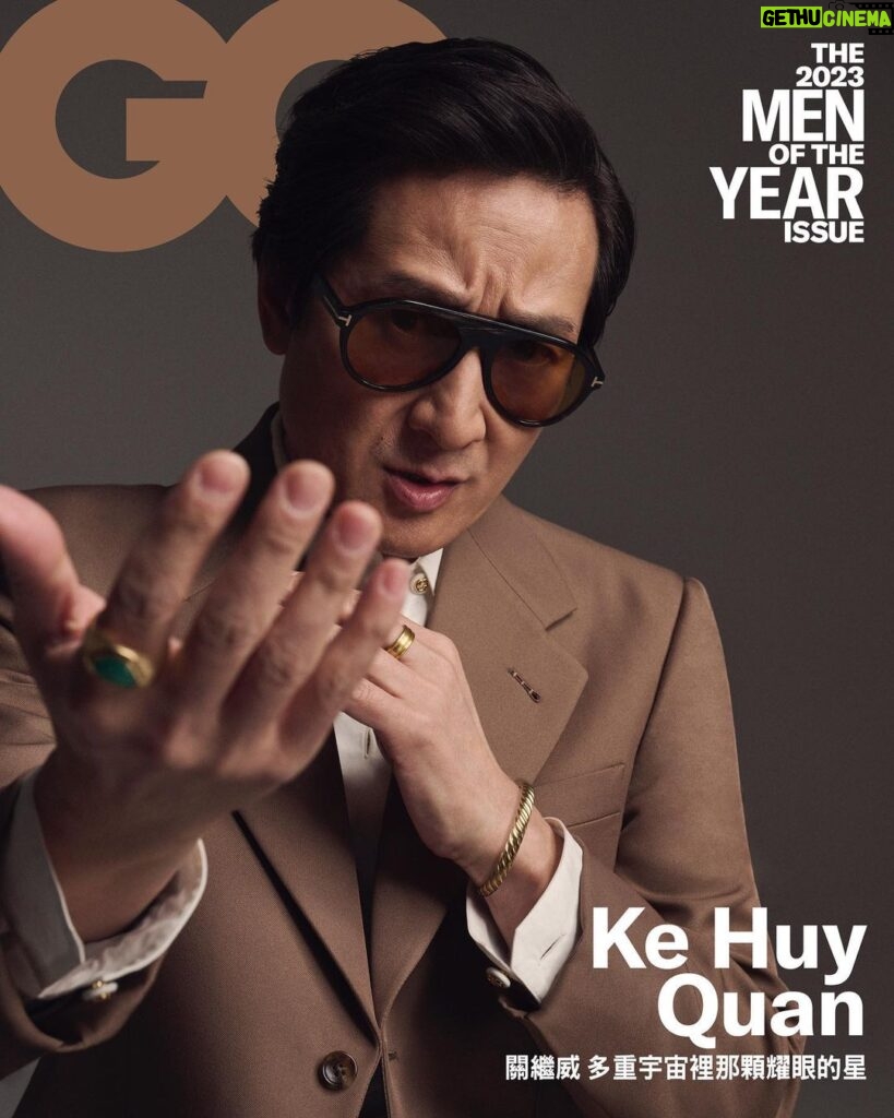 Ke Huy Quan Instagram - #GQ封面人物 【2023 MOTY】多重宇宙裡那顆耀眼的星！關繼威：「每一個人生遭遇，都發生在最完美的時機。」@kehuyquan 他的人生故事，其戲劇張力之大，可能比很多勵志電影還充滿正向效應。這是小卒打下漂亮一役，局外人打進權力核心，失去自我認同的人，在漫長黑暗的隧道盡頭找到柳暗花明的故事。今年是關繼威的黃金年，除了贏得奧斯卡獎，他同時入選《GQ》Icon of the Year 與《時代雜誌》百大人物。得獎後，關繼威有出席不完的名流派對、品牌邀約、頒獎典禮，許多新角色也紛紛上門，說沒有些許受寵若驚感是騙人的。 「那些時刻非常混亂、瘋狂。等所有活動都跑一輪一後，我開始覺得很困惑，有時連活動名稱都記不起來，幸好我當下拍了很多照片，幾乎是毫無羞恥心地狂拍，看到名人我就跟小孩子一樣興奮。」這是他人生睽違多年後，第二度品嘗到蜂擁而來的名氣帶來的紅利，他想要好好抓住這些時刻。 完整專訪故事請見 @gqtaiwan 主頁連結 Head of Editorial Content_Kevin Wang @thatmrwang Photography_Eric Ray Davidson @ericraydavidson Text_Christine Lee @birdism1217 Talent Manager_Sylvie Yeh @lagerfeld Tracy Shaffer @tracyshaffer Styling_Brandon Tan @branduh Styling Assistant_Aidan Palermo @aidanjosephpalermo Groomer_Sonia Lee for Exclusive Artists using Oribe Haircare @thesonialee Tailor_Susie Kourinian #susiekourinian Producer_Annee Elliot @annee_elliot Patricia Bilotti @patriciabilotti Prop Stylist_Cody Rogers @codycr Prop Stylist assistant_Nikki Kauten @autenkold Digital Tech_Pixelated Digital @ixelateddigital Lighting Tech_Jack Shelton @jacklshelton Fashion_ @gucci #關繼威 #GQ年度風格大賞 #GQMOTY #MOTY2023