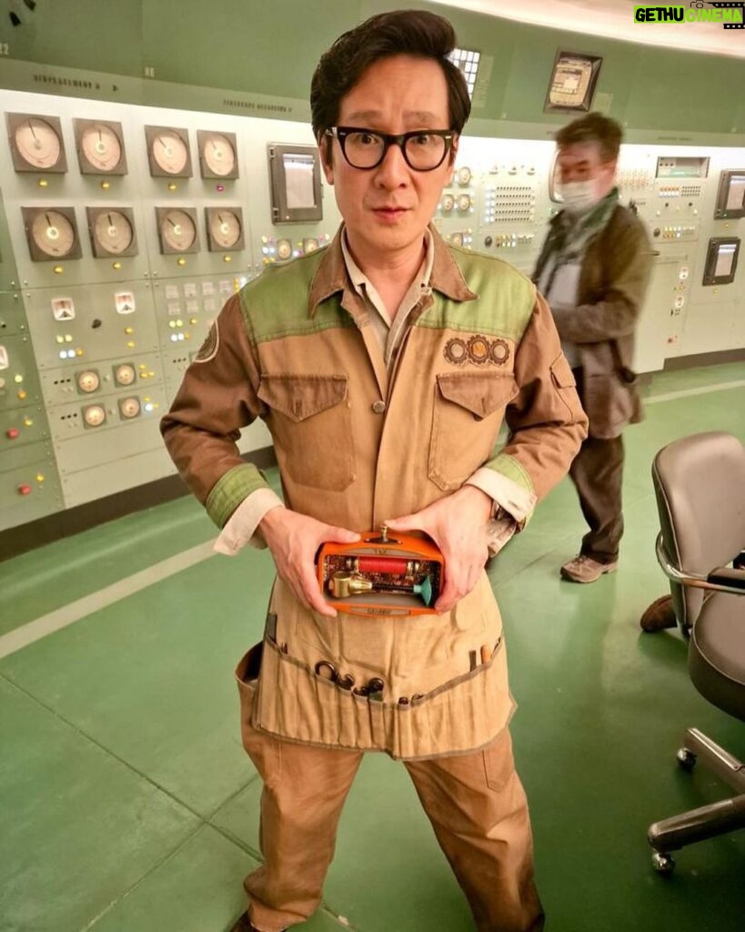 Ke Huy Quan Instagram - The LOKI prop department crafted a Data utility belt for the TVA. I wore it for one scene as a fun Easter egg. Did anybody spot it? If you haven’t, you should go back and watch the entire season again 😜😂 @officialloki @marvelstudios @disneyplus