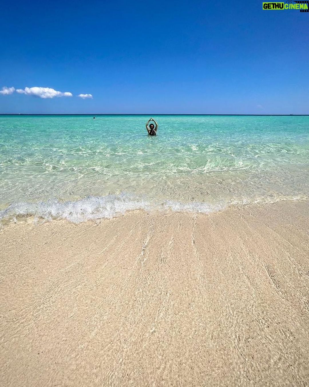 Ke Huy Quan Instagram - This place is just too pretty not to share. 🏖️ #latergram @lacasadelaplaya