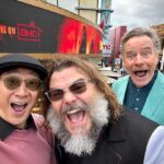 Ke Huy Quan Instagram - Such a fun premiere at The Grove. LOVE JACK BLACK! He has the best reaction to a choreographed punch. #KungFuPanda4 is awesome—the return of the Dragon Warrior. Please go see it. It opens on March 8th. 👊🏼 🐼 Brought a special date—my grandniece Harper all the way from Houston, Texas. ❤️ Styled by: @chloekeiko Grooming by: @sonialeeartistry