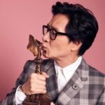Ke Huy Quan Instagram - It was a fun day at the beach. Loved the vibe of the Spirit Awards. Thank you to @filmindependent for blessing our @everythingeverywheremovie with so many wins. I am so grateful to be a part of this family. And as always I love meeting and talking to people I’ve always admired. I’ve been a fan of @officialjld and @gabunion for a very long time. How can I resist and not ask for a selfie. 😜 Styled by: @chloekeiko Grooming: @sonialeeartistry Suit: @thombrowne Custom Everything Bagel Pin: @vargasgoteojewelry 1st two Photos: @michaelrowephoto for @imdb Red Carpet Photos: @gettyimages Selfies: Yours Truly 😉