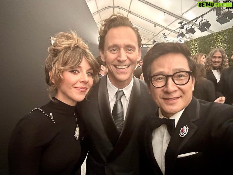 Ke Huy Quan Instagram - Fun times with my favorite LOKIS at the #EMMYS. Also made some new friends. 😜 Tuxedo @thombrowne Jewels @cartier Bow tie @titleofwork Glasses @oliverpeoples Styling @chloekeiko Grooming @anissaemily Red Carpet 📸 AP/Invision for the Television Academy