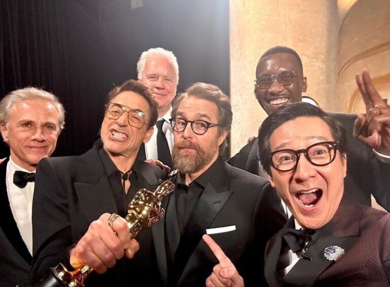 Ke Huy Quan Instagram - The KENERGY is REAL! So much fun at the Oscars. I’m so glad @theacademy brought back past winners to honor this year’s nominees. I was so proud and honored to stand amongst these men in presenting the best supporting actor category. Congratulations to all the winners of the night. Here’s 1 of 2 sets of selfies. 😜 Styling: @chloekeiko Grooming: @anissaemily Dressed by: @giorgioarmani Jewelry: @cartier 💆🏻: @drbarbarasturm