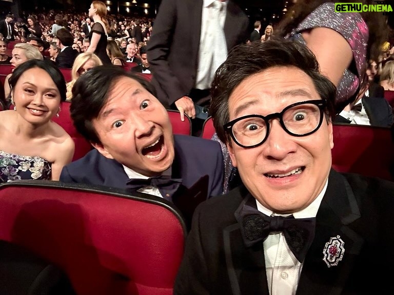 Ke Huy Quan Instagram - Fun times with my favorite LOKIS at the #EMMYS. Also made some new friends. 😜 Tuxedo @thombrowne Jewels @cartier Bow tie @titleofwork Glasses @oliverpeoples Styling @chloekeiko Grooming @anissaemily Red Carpet 📸 AP/Invision for the Television Academy