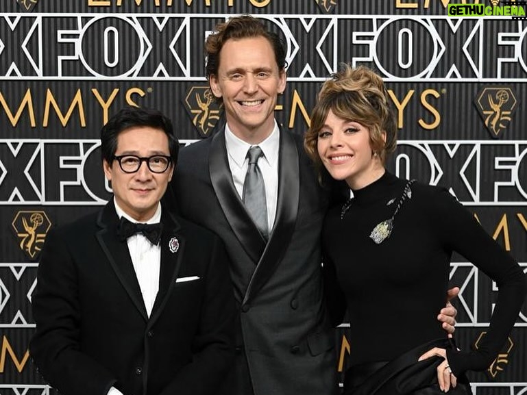 Ke Huy Quan Instagram - Fun times with my favorite LOKIS at the #EMMYS. Also made some new friends. 😜 Tuxedo @thombrowne Jewels @cartier Bow tie @titleofwork Glasses @oliverpeoples Styling @chloekeiko Grooming @anissaemily Red Carpet 📸 AP/Invision for the Television Academy