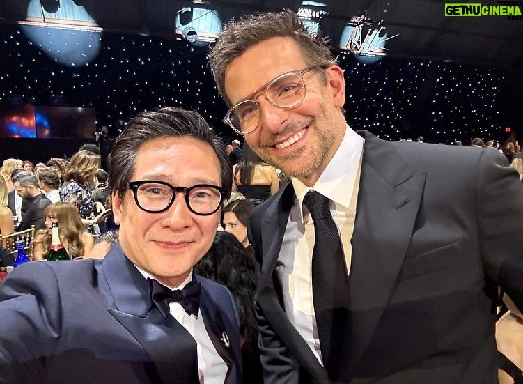 Ke Huy Quan Instagram - I was super excited to return to the @CriticsChoice Awards this year to watch my childhood hero be celebrated for his life’s work. My highlight last night was most definitely witnessing Harrison Ford receive his Career Achievement Award. Congratulations again, Harrison!!!! It’s always a blast to be with my LOKI family. Finally got a picture with Kevin Feige. I realized we never took a selfie together before. 🎉🍾🥂 Styled by: @chloekeiko Grooming: @anissaemily Look by @dior Glasses @oliverpeoples Watch @vacheronconstantin Brooch @davidyurman