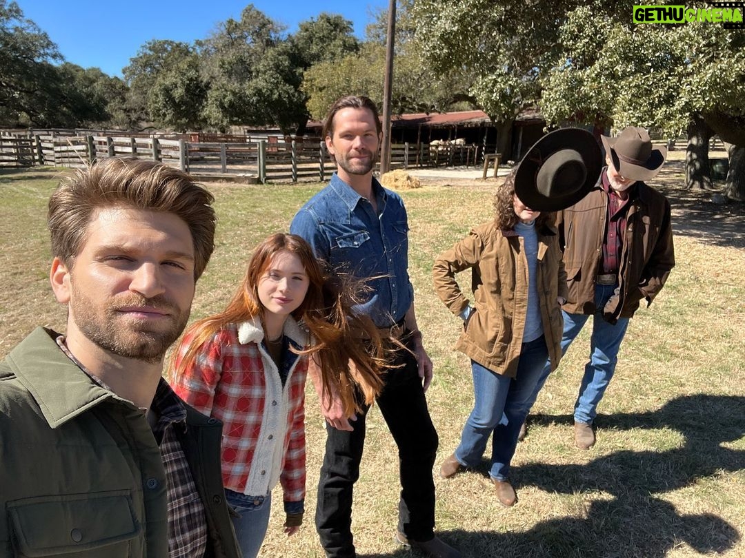 Keegan Allen Instagram - Tonight, new episode. Some BTS photos I snapped of what is sure to be a very polarizing event; Molly always has something blocking her in photos and a race of a lifetime. πΈπ½