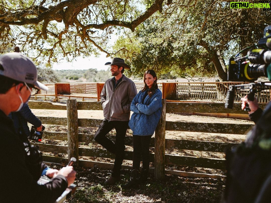 Keegan Allen Instagram - Tonight, new episode. Some BTS photos I snapped of what is sure to be a very polarizing event; Molly always has something blocking her in photos and a race of a lifetime. πΈπ½