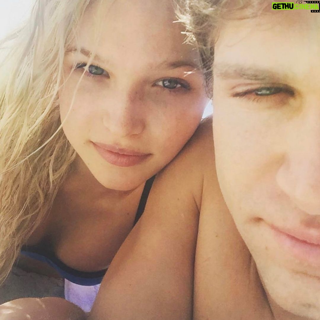 Keegan Allen Instagram - Everyday a Valentine’s Day with u❤️✨🫀🪶🌈⚡️🌟🌹 how are you real?! You light up my life. Thanks for being here🫒🍠🥇