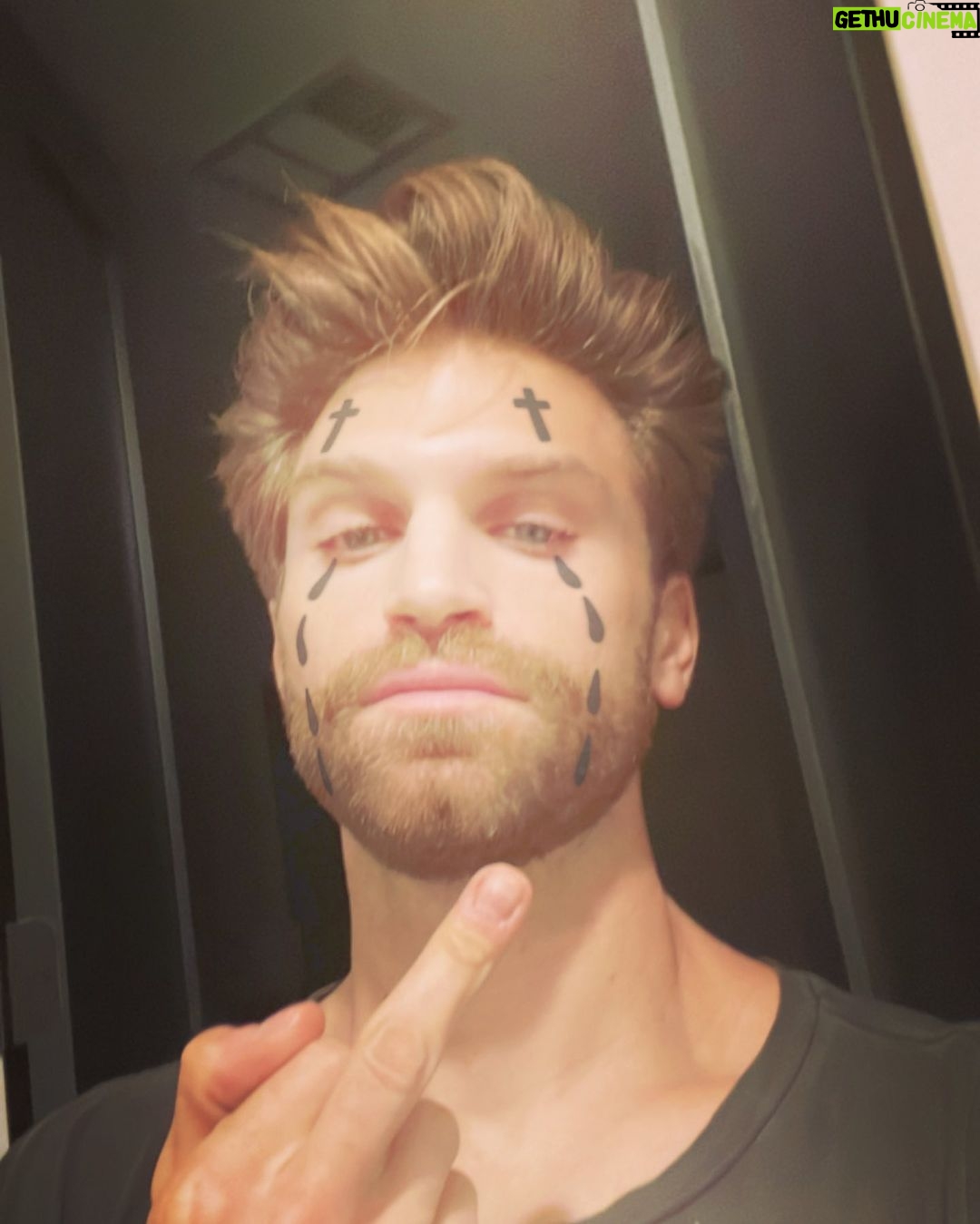 Keegan Allen Instagram - E people be like :🥰😮💨✍️🤍🤦♂️🦾🚩🦌🖕🏻😂👀🥛🤩🤖🦉🥰
