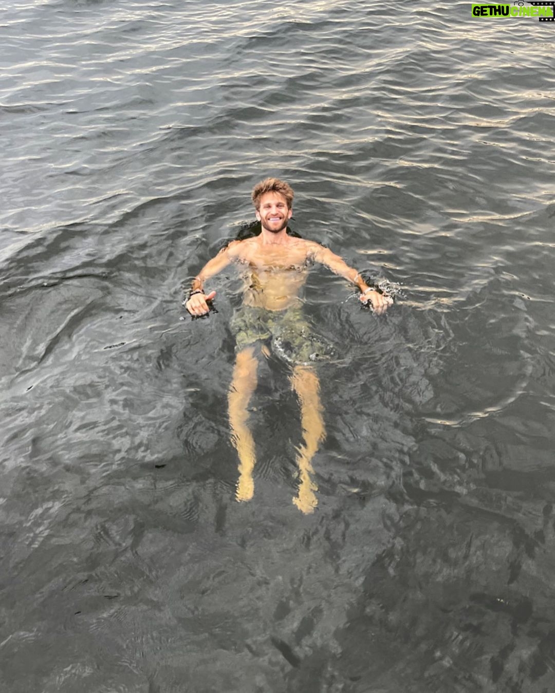 Keegan Allen Instagram - E people be like :🥰😮💨✍️🤍🤦♂️🦾🚩🦌🖕🏻😂👀🥛🤩🤖🦉🥰