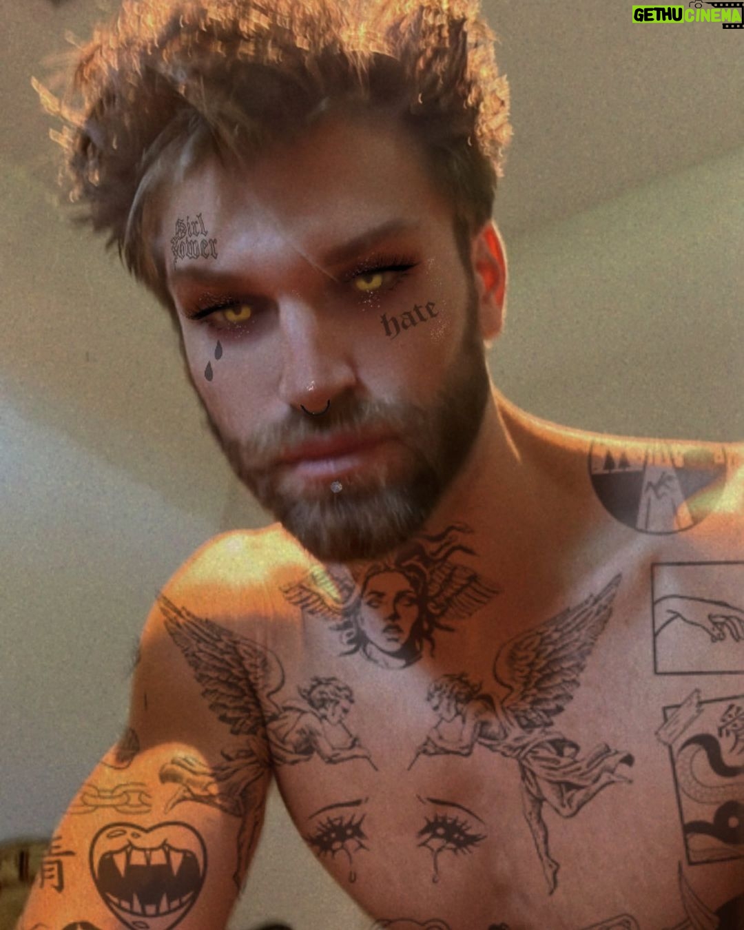 Keegan Allen Instagram - E people be like :🥰😮💨✍️🤍🤦♂️🦾🚩🦌🖕🏻😂👀🥛🤩🤖🦉🥰