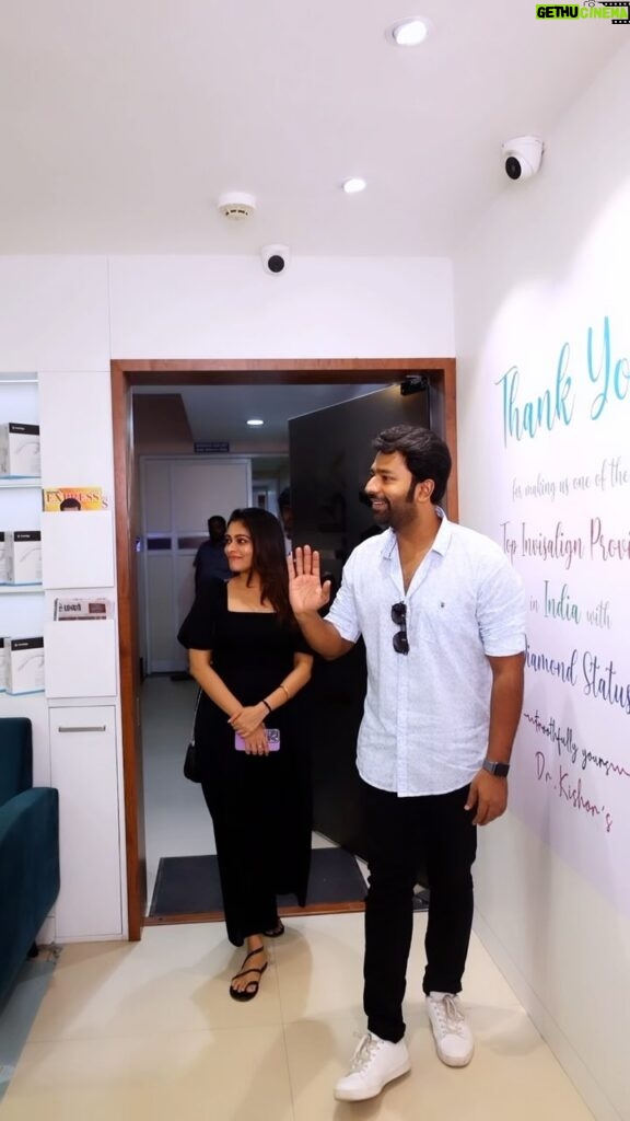 Keerthi shanthanu Instagram - Smile is an inexpensive way to change your looks ✨. Here at @drkishorsdentistry they offer a wide range of cosmetic solutions, invisalign treatment, and family care that best fits you and your family😊 For more details call 9361135459 Branches at 📍Chennai 📍Coimbatore 📍Tiruppur 📍Bengaluru