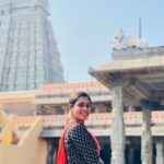 Keerthi shanthanu Instagram – ✨🙏✨

#ᴏᴍɴᴀᴍᴀsʜɪᴠᴀʏᴀ ✨ Tiruvannamalai Temple