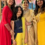 Keerthi shanthanu Instagram – Celebration time 🎊❤️
#family #wedding  #mehendi 
@shrutitudi @mahuvnish @jayanthirkv @veena_sujya @brinda_gopal @gayathriraguramm @dianishanth 

Wearing @studio149 ❤️
📸 by my fav @chithrapriya ❤️
#decor by @knotsnrings.knr ✨