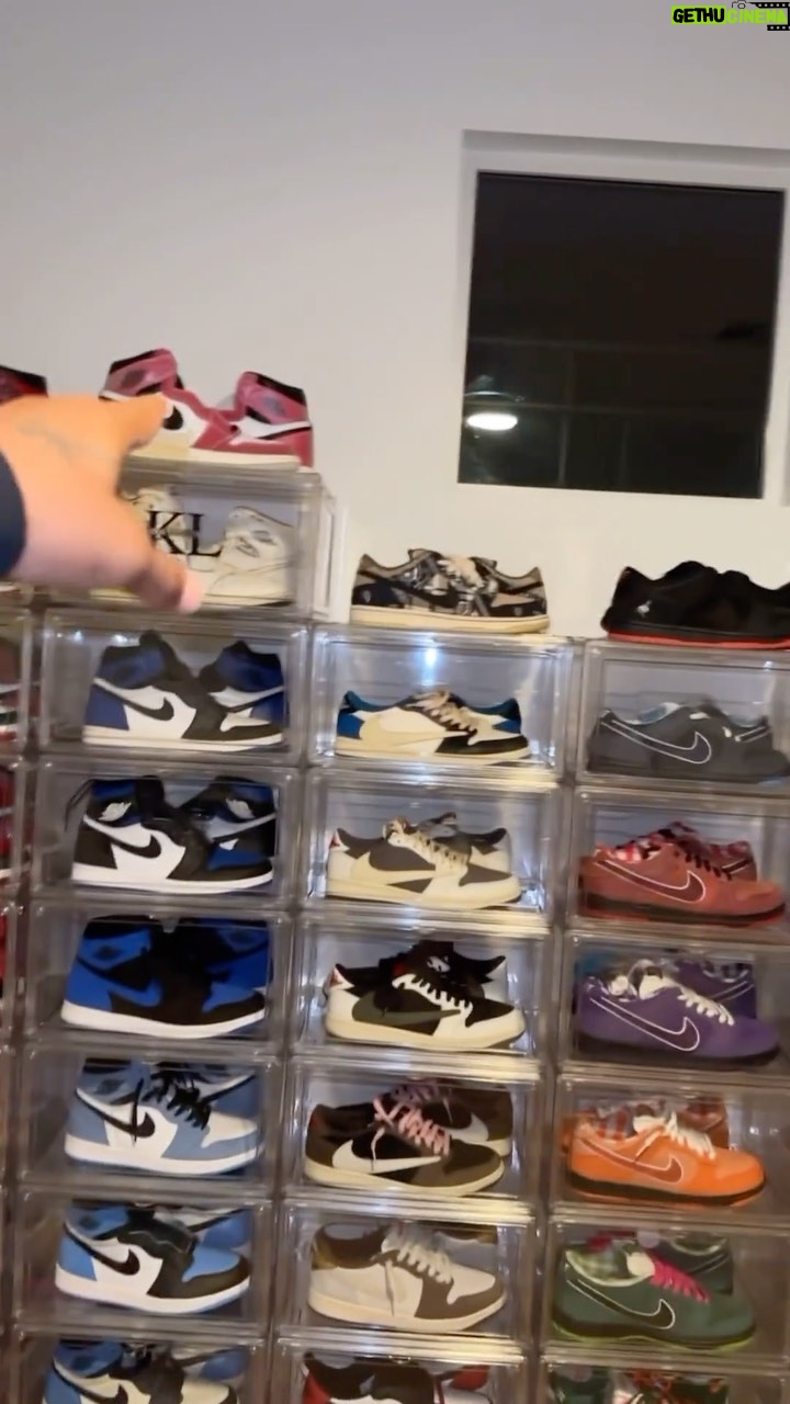 Keith Lee Instagram - Sneaker Wall Makeover Day 1 💕 would you try it ? 💕 #sneakerkeith #foodcritic