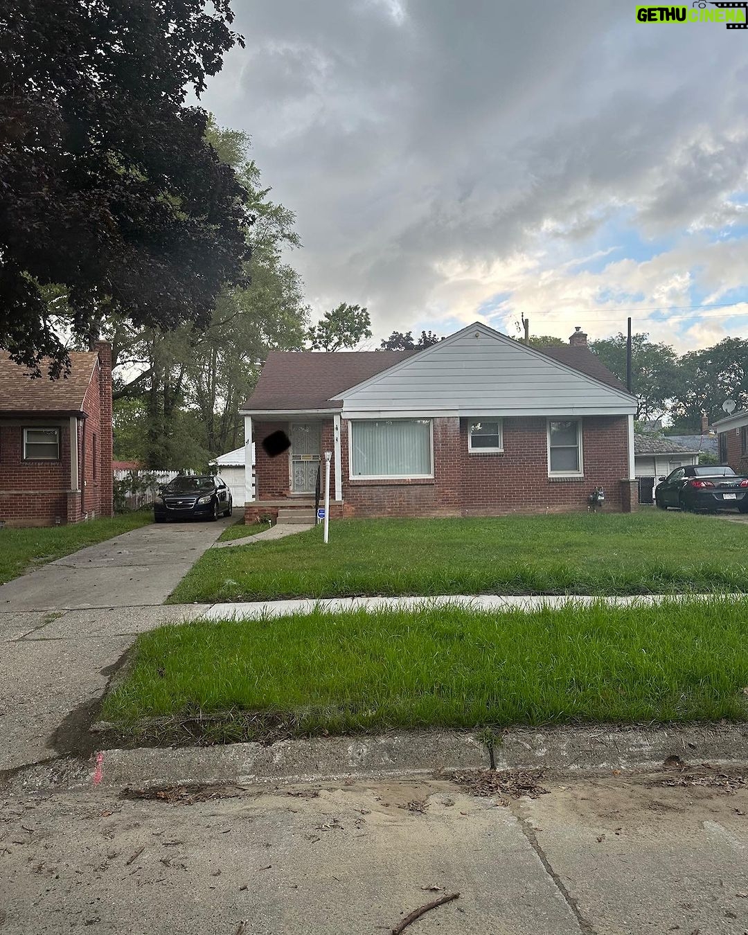Keith Lee Instagram - π Keith Lee ChildHood House Tour π each of these houses are in chronological order of the places I grew up in. It was surreal to be able to not only take my children but my wife to places that shaped me into who I am today. Memory Lane π£οΈ 1) West Bramill Street (Bright Mo) 2) 10 Mile & Southfield rd (Southfield) 3) AnnChester ( West 7 Mile & Evergreen ) 4) Blackstone ( Bright Mo) 5) Kane N ( Bright Mo ) 6) Sorrento ( West 7 Mile & Outerdrive ) 7) Evergeen ( Joy Rd & Evergreen ) Detroit , MI π‘ Detroit, Michigan