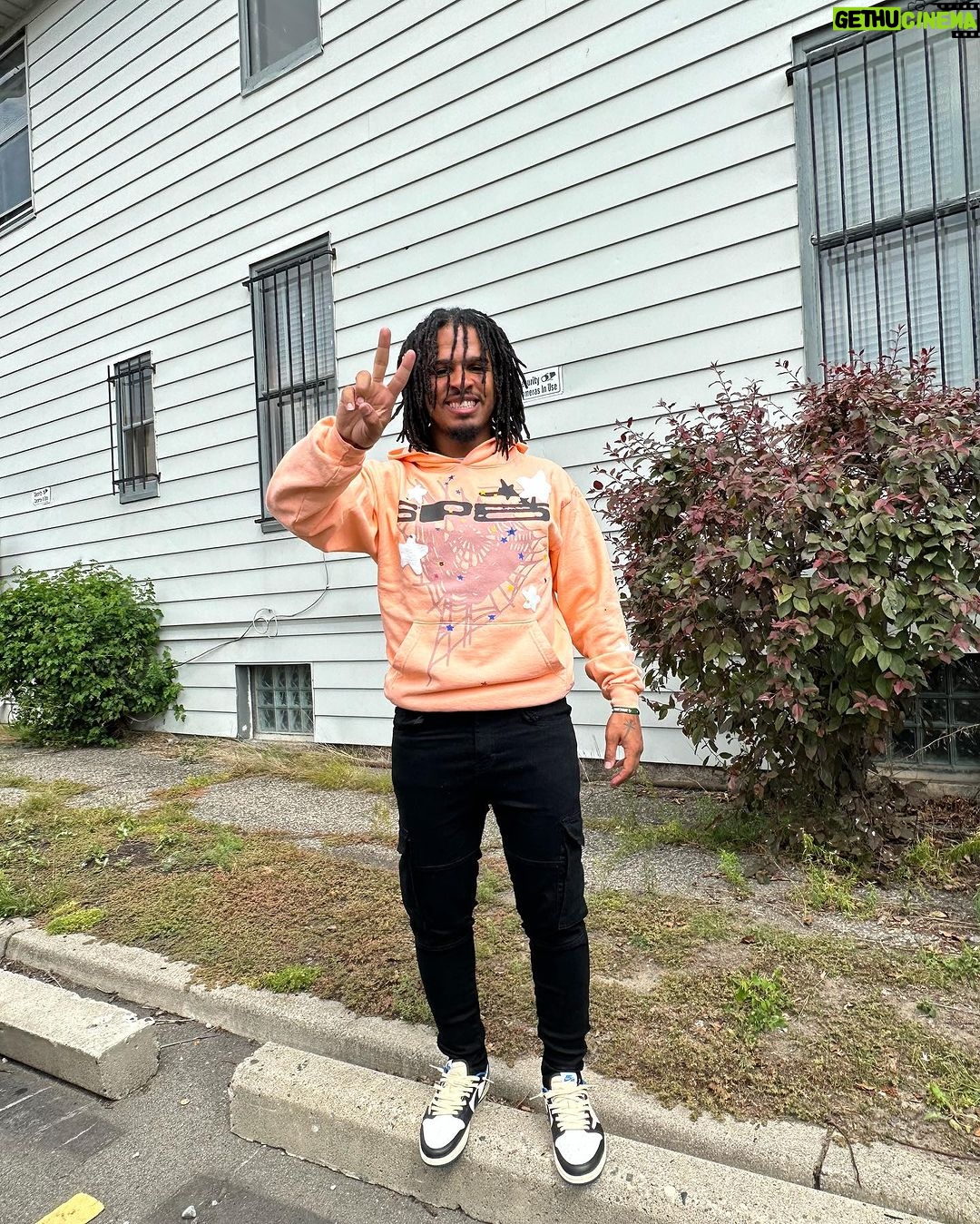Keith Lee Instagram - 💕 Detroit 💕 God Is Amazing 🙏🏽 styled by : @dontcallmebrittany Detroit House of Pancakes