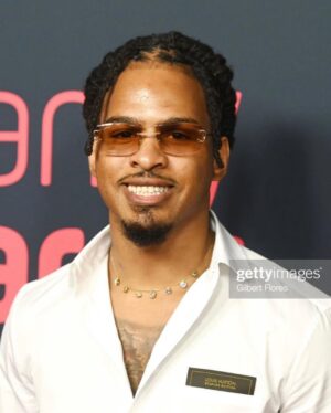 Keith Lee Instagram - Sunday Date Night , God Is Amazing 🙏🏽 

Styled By My Cousin : @dontcallmebrittany 

Hair By : @dr.dreadhead1