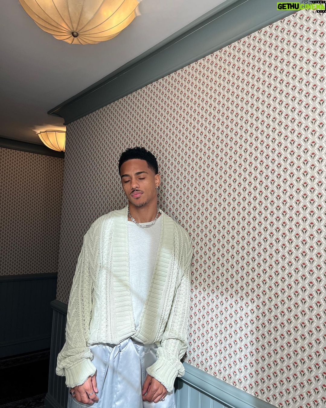 Keith Powers - 577.6K Likes - hi, this is a friendly reminder that i have a film dropping this friday.
:)