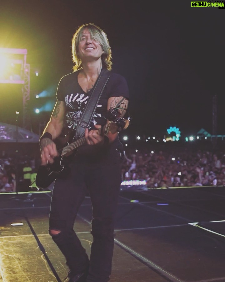 Keith Urban Instagram - summer weekends in Canada 🇨🇦 thank you @bootsandhearts !!!!! Boots & Hearts Music Festival