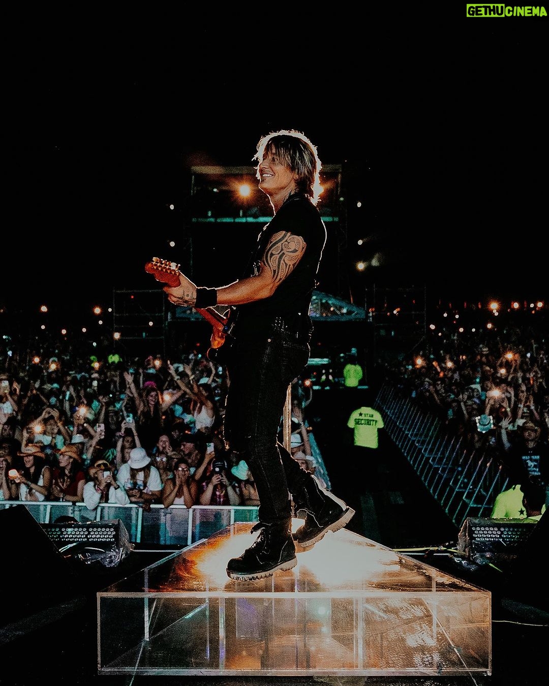 Keith Urban Instagram - summer weekends in Canada 🇨🇦 thank you @bootsandhearts !!!!! Boots & Hearts Music Festival