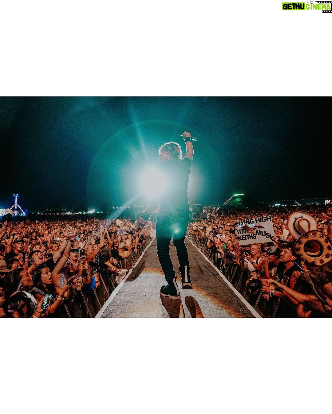 Keith Urban Instagram - absolutely phenomenal weekend in Michigan & Wisconsin ! every single time we play up here you guys are always on fire 🔥