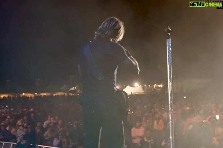 Keith Urban Instagram - Canada, you are always so good to us !!! thank you 🇨🇦 @countrythundersk