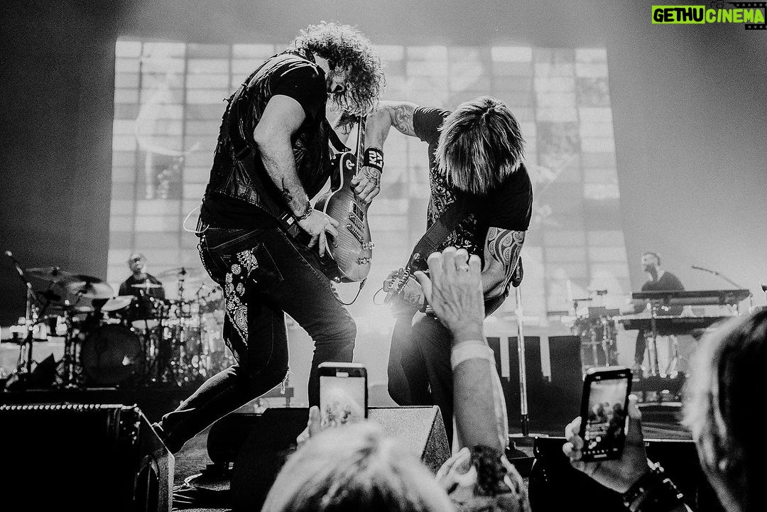 Keith Urban Instagram - from the bottom of my heart, thank you Vegas !!! we’ll see you in November ⚡️ Las Vegas, Nevada