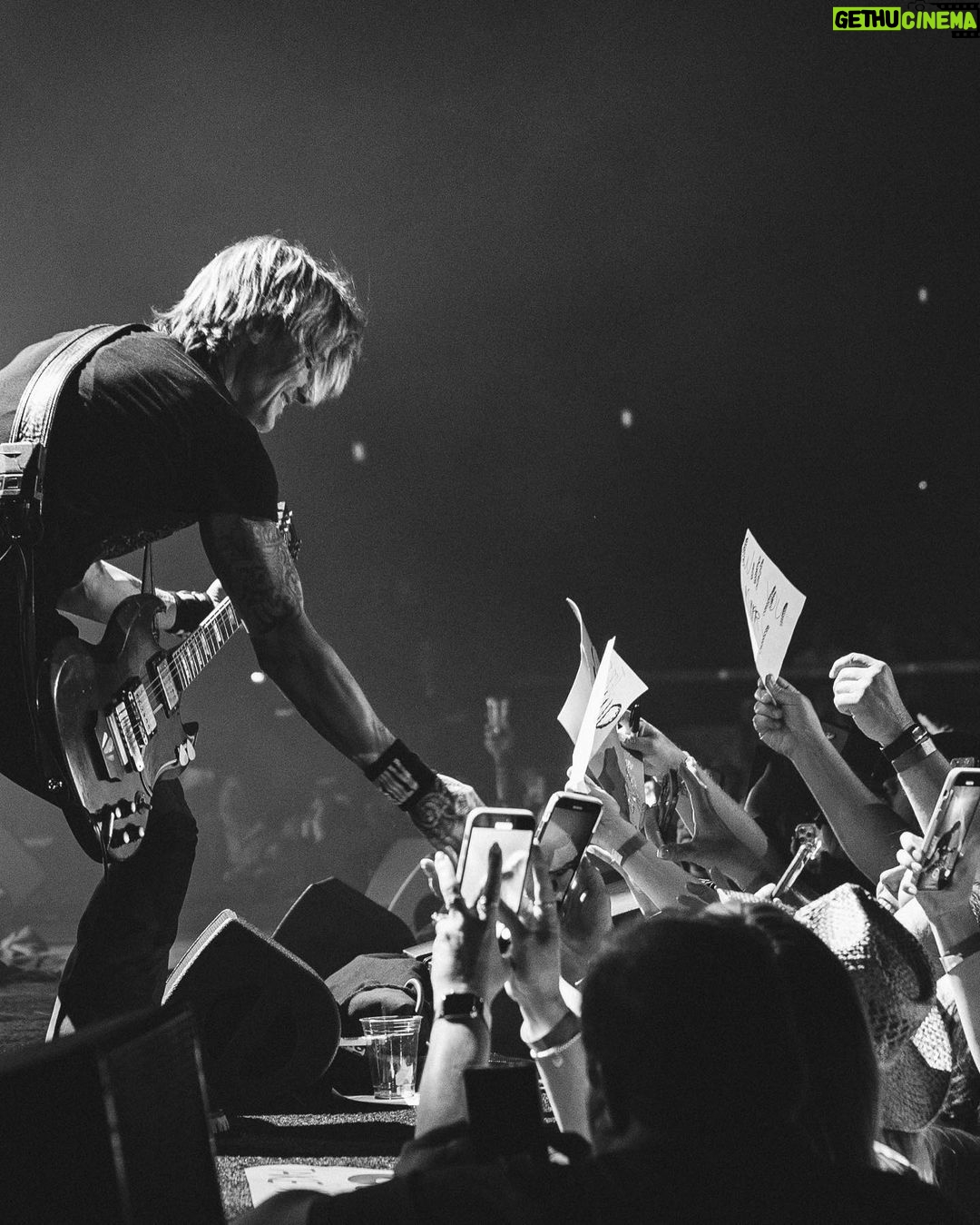 Keith Urban Instagram - let’s gooooo Vegas !!!!! tonight kicks off our last weekend of shows at @phvegas until November 💥 Las Vegas, Nevada