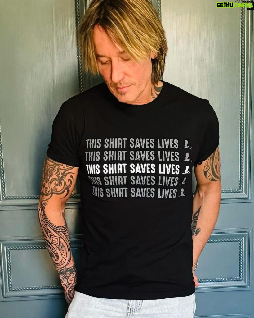 Keith Urban Instagram - A huge shoutout to all of the kind hearts at @stjude for everything they do ! #ThisShirtSavesLives and helps to support the kids at St. Jude fighting cancer. Learn more and get your shirt at musicgives.org