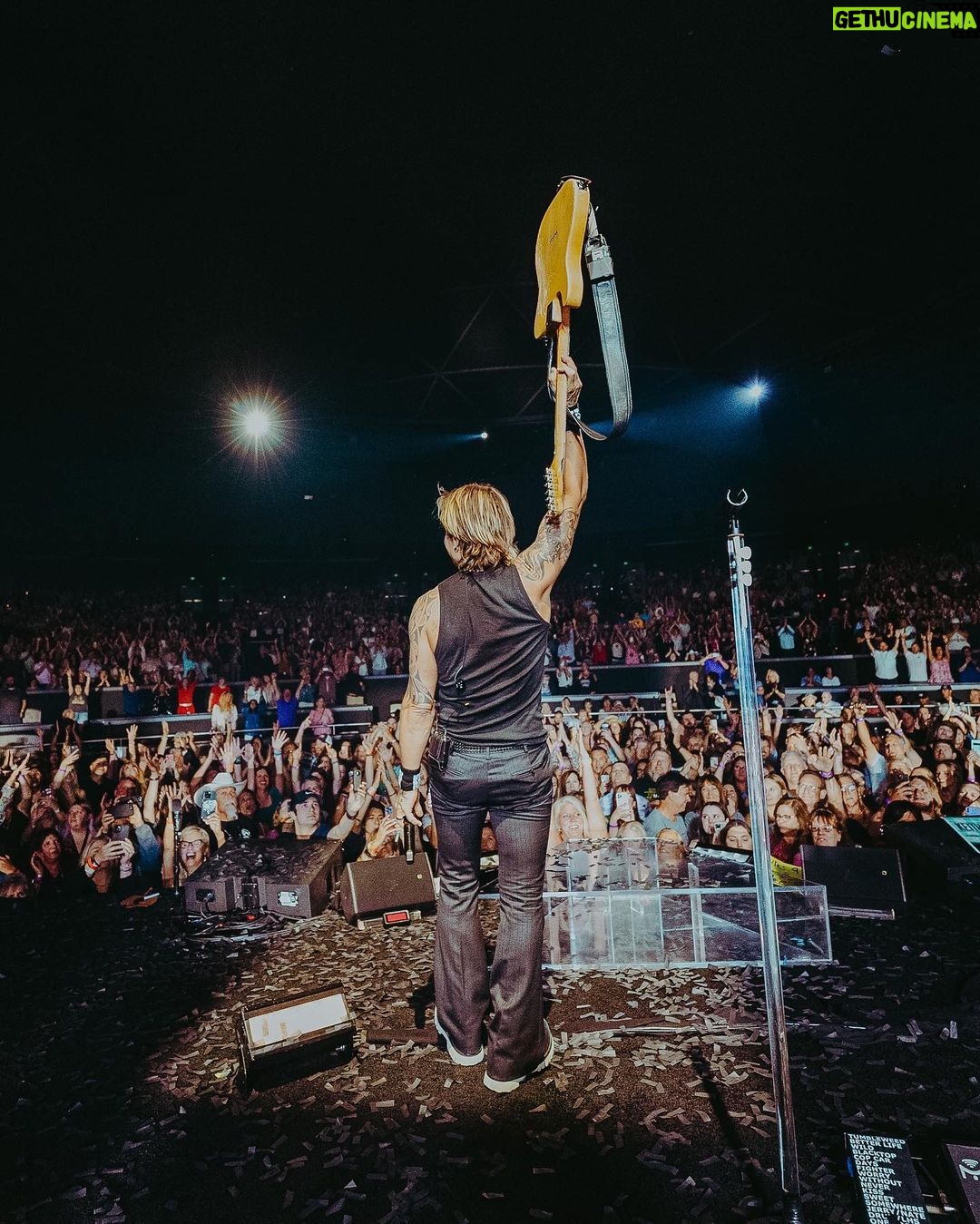 Keith Urban Instagram - let’s gooooo Vegas !!!!! tonight kicks off our last weekend of shows at @phvegas until November 💥 Las Vegas, Nevada