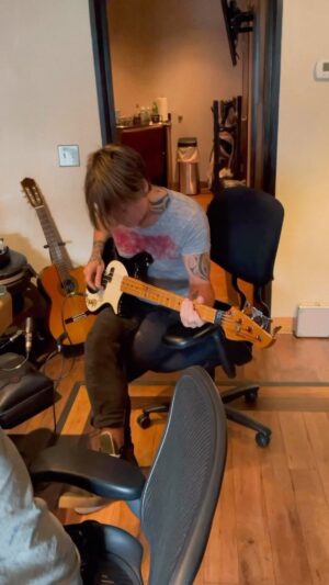 Keith Urban Instagram - Dancin’ In The Country (demo) out now ! We wrote this one back in October 2021, and it was my first time writing with @tylerhubbard. I especially looooved creating the track with @rosscopperman. Working fast with the ideas flowing !!! The whole thing came together really quickly; bass, ganjo, and there’s a very intentionally 80’s country, super compressed electric guitar riff going on. Such a fun day in the studio and hope you enjoy hearing how this one came together 🔥