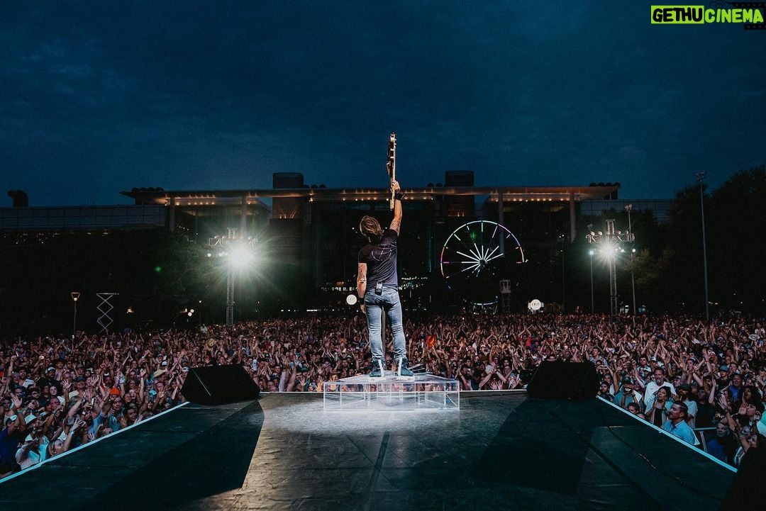 Keith Urban Instagram - Texas Time 🏀 thank you Houston !!!!!!! #CapitalOneJamFest Discovery Green