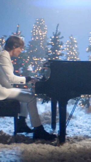Keith Urban Instagram - I’ll Be Your Santa Tonight 🎄