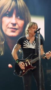 Keith Urban Instagram - Last night in Gold Coast ❤️ @christinemcvieofficial Gold Coast, Queensland