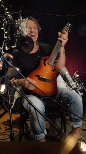 Keith Urban Instagram - Brown Eyes Baby (studio BTS)