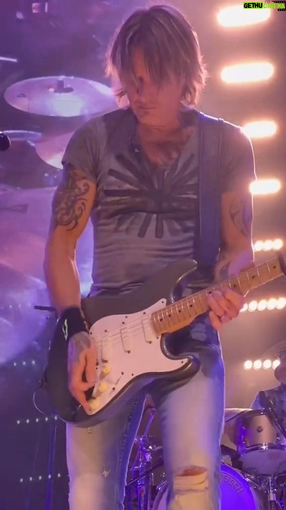 Keith Urban Instagram - Brown Eyes Baby (the live solo)
