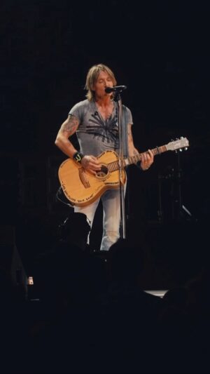 Keith Urban Instagram - For Miss Loretta ❤️ last night at Bridgestone
