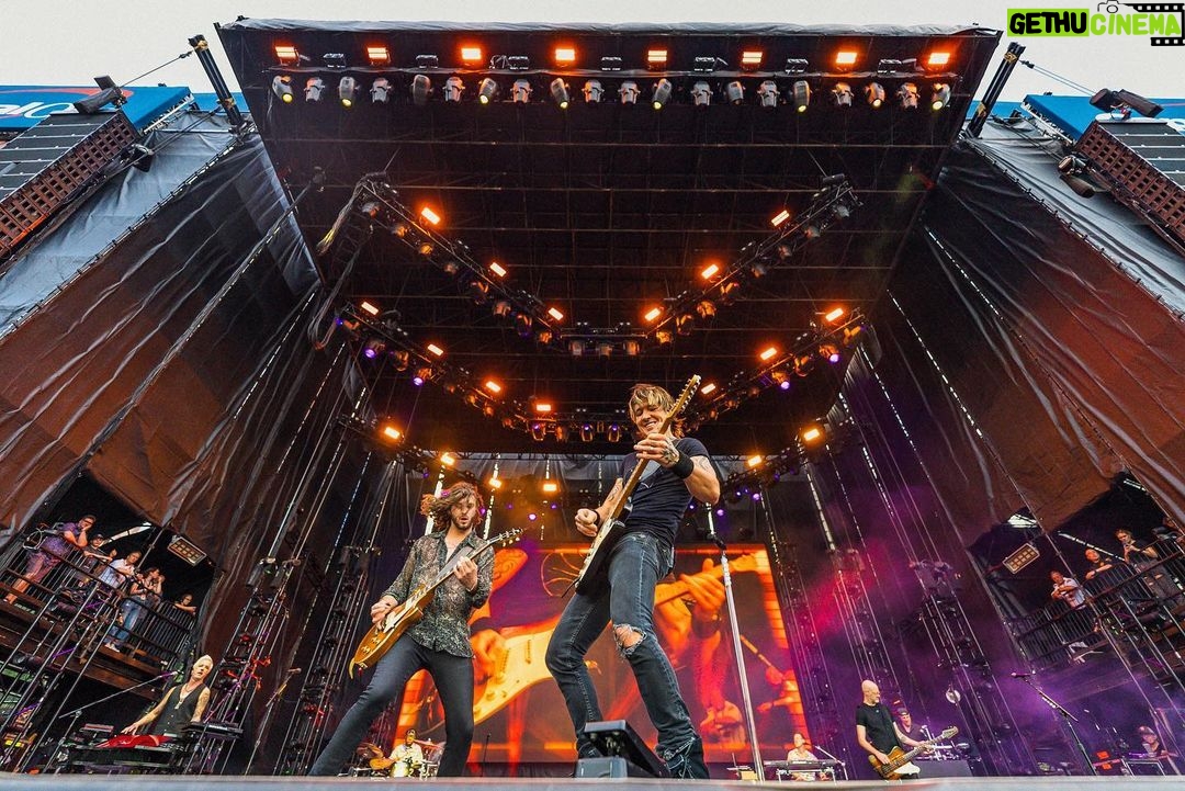 Keith Urban Instagram - Texas Time 🏀 thank you Houston !!!!!!! #CapitalOneJamFest Discovery Green