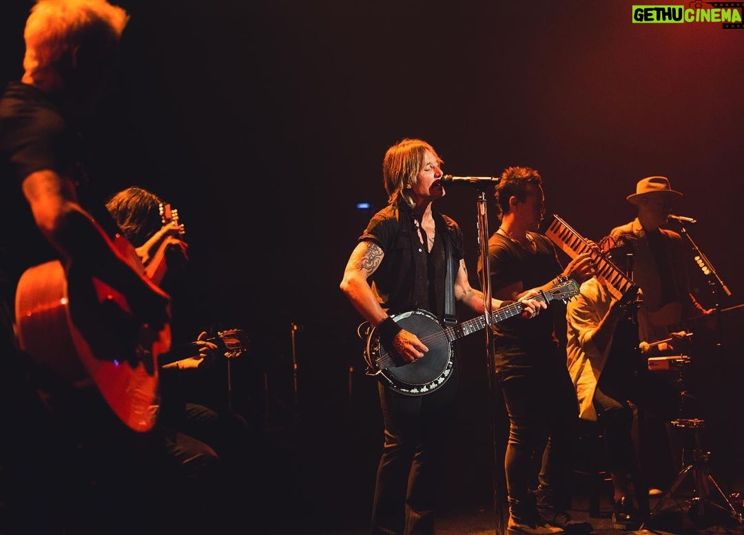 Keith Urban Instagram - OPENING WEEKEND ☑️ we’re back for more on Wednesday, Vegas !!!⚡️ Zappos Theater Planet Hollywood