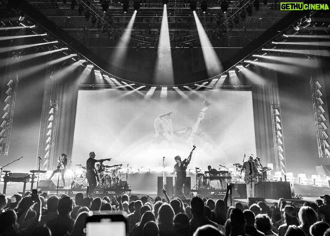 Keith Urban Instagram - OPENING WEEKEND ☑️ we’re back for more on Wednesday, Vegas !!!⚡️ Zappos Theater Planet Hollywood