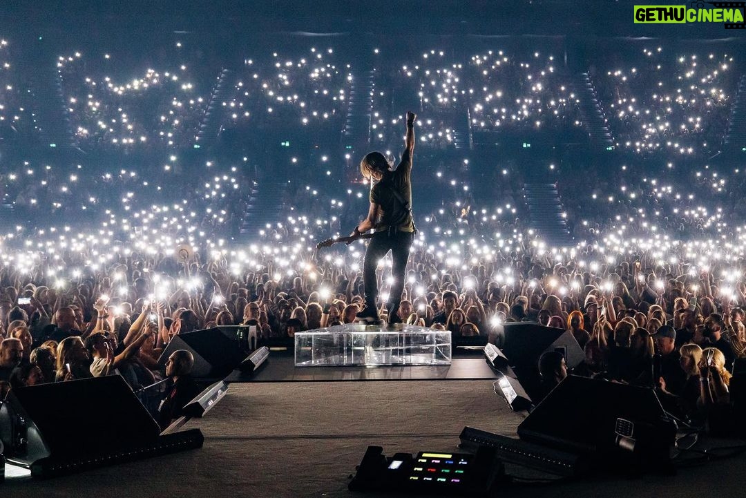 Keith Urban Instagram - What a way to end a tour ! Thank you 🇦🇺 Australia